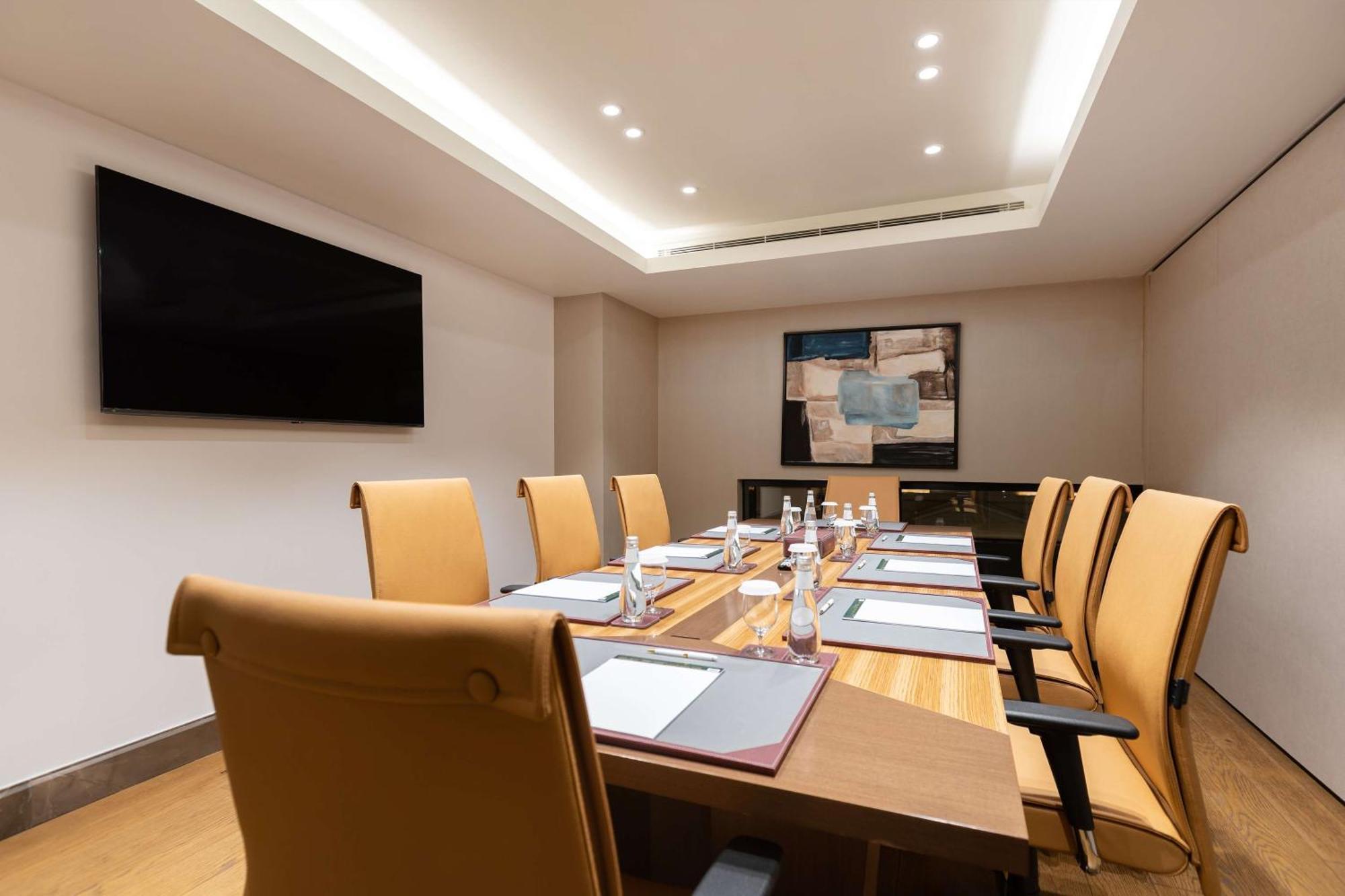 Mansard Riyadh, A Radisson Collection Hotel Екстериор снимка Meeting room at the hotel