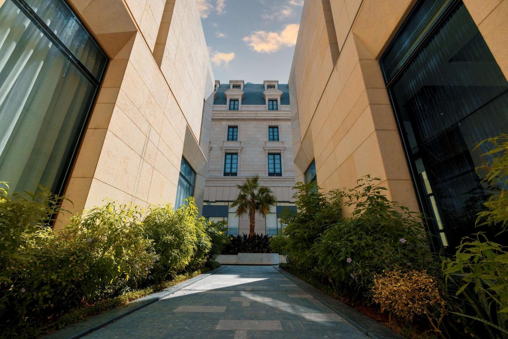 Mansard Riyadh, A Radisson Collection Hotel Екстериор снимка The courtyard of the museum