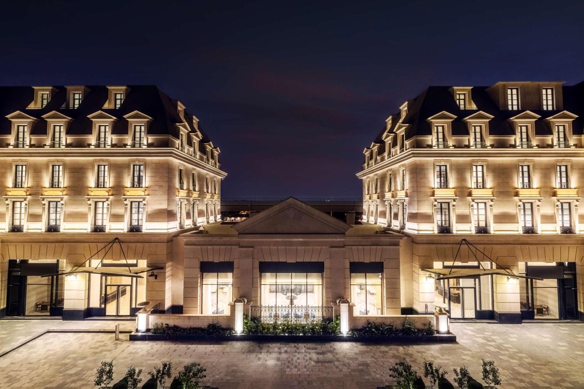 Mansard Riyadh, A Radisson Collection Hotel Екстериор снимка The hotel at night